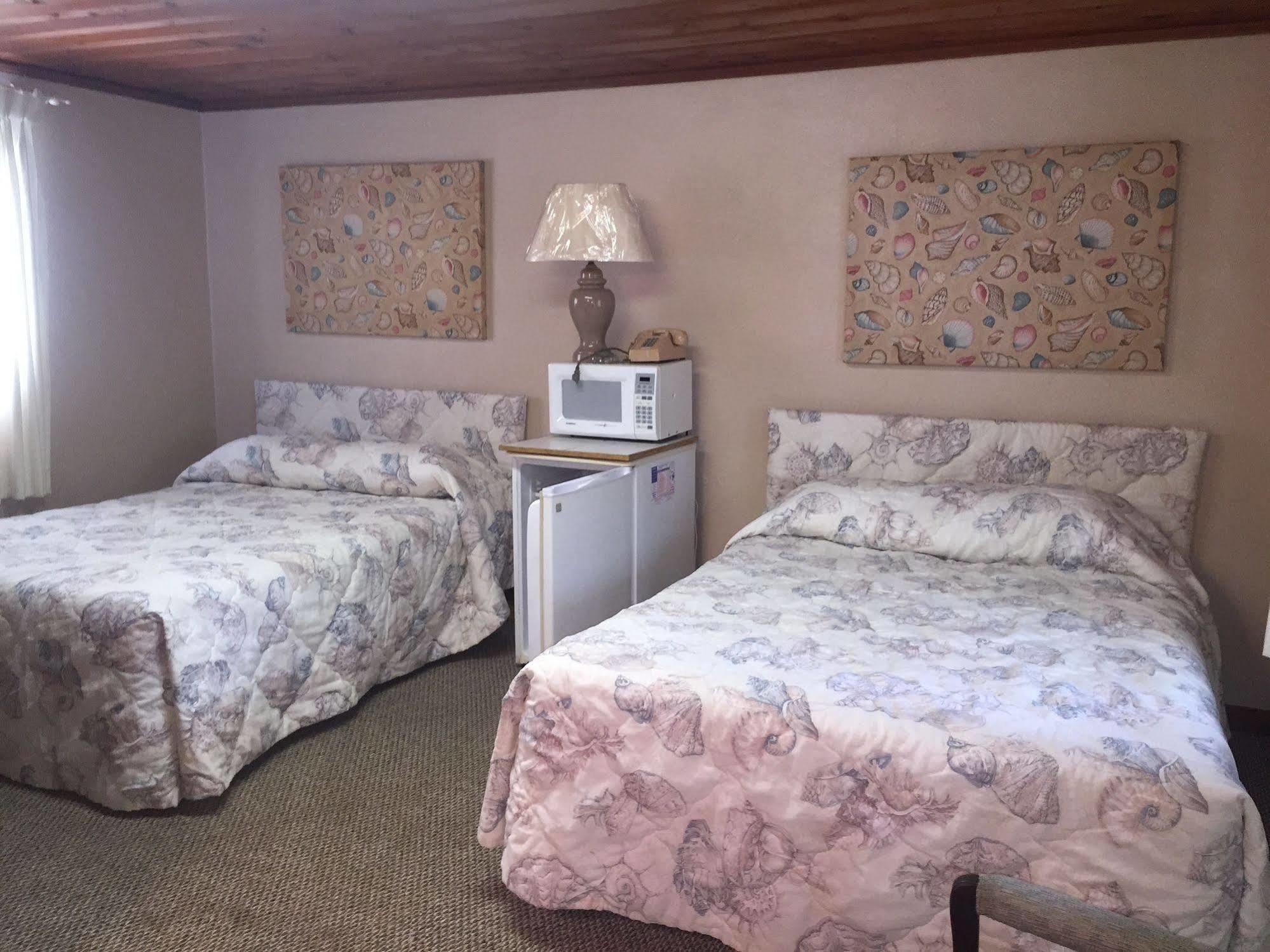 Captain'S Cove Motel 오크 아일랜드 외부 사진