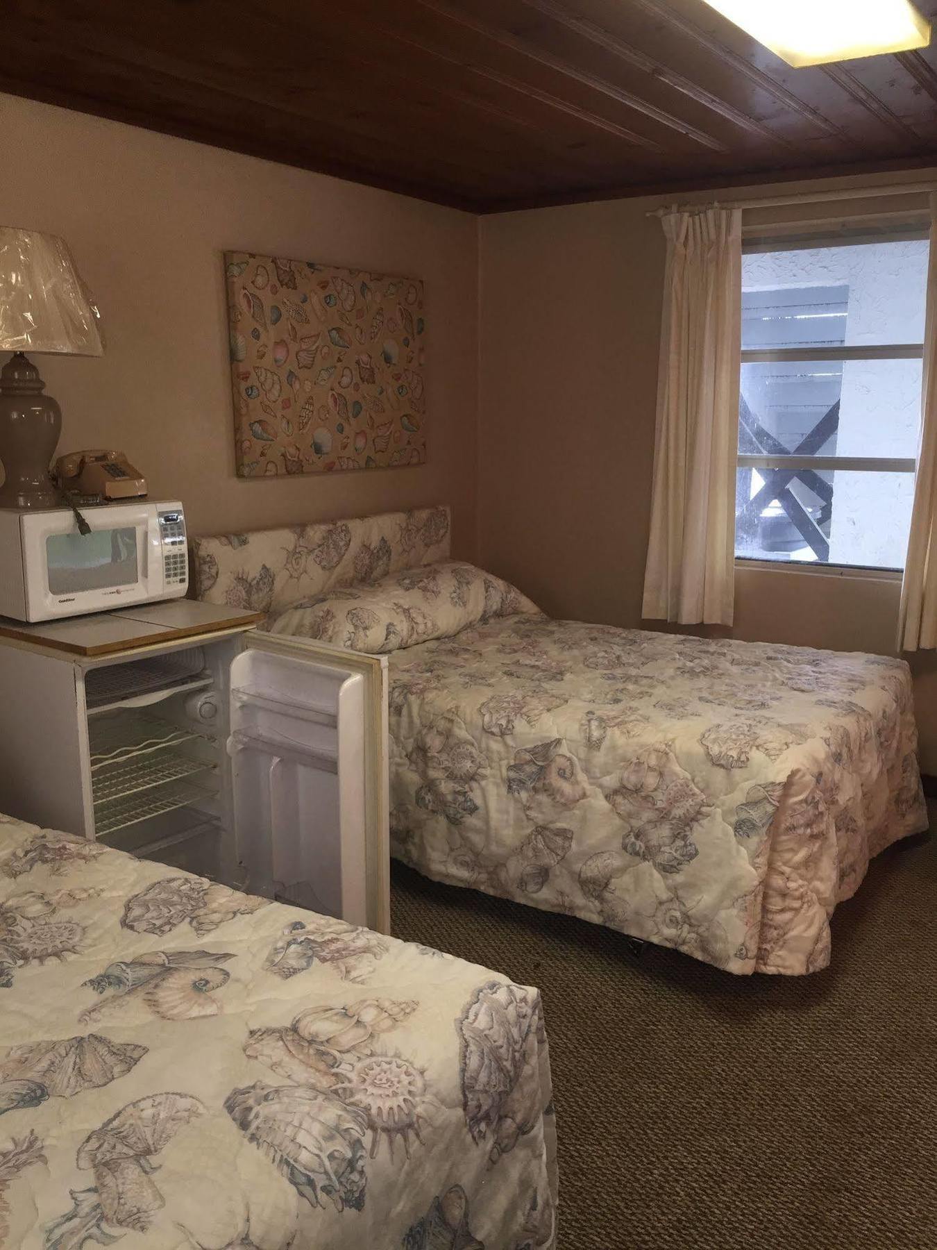 Captain'S Cove Motel 오크 아일랜드 외부 사진