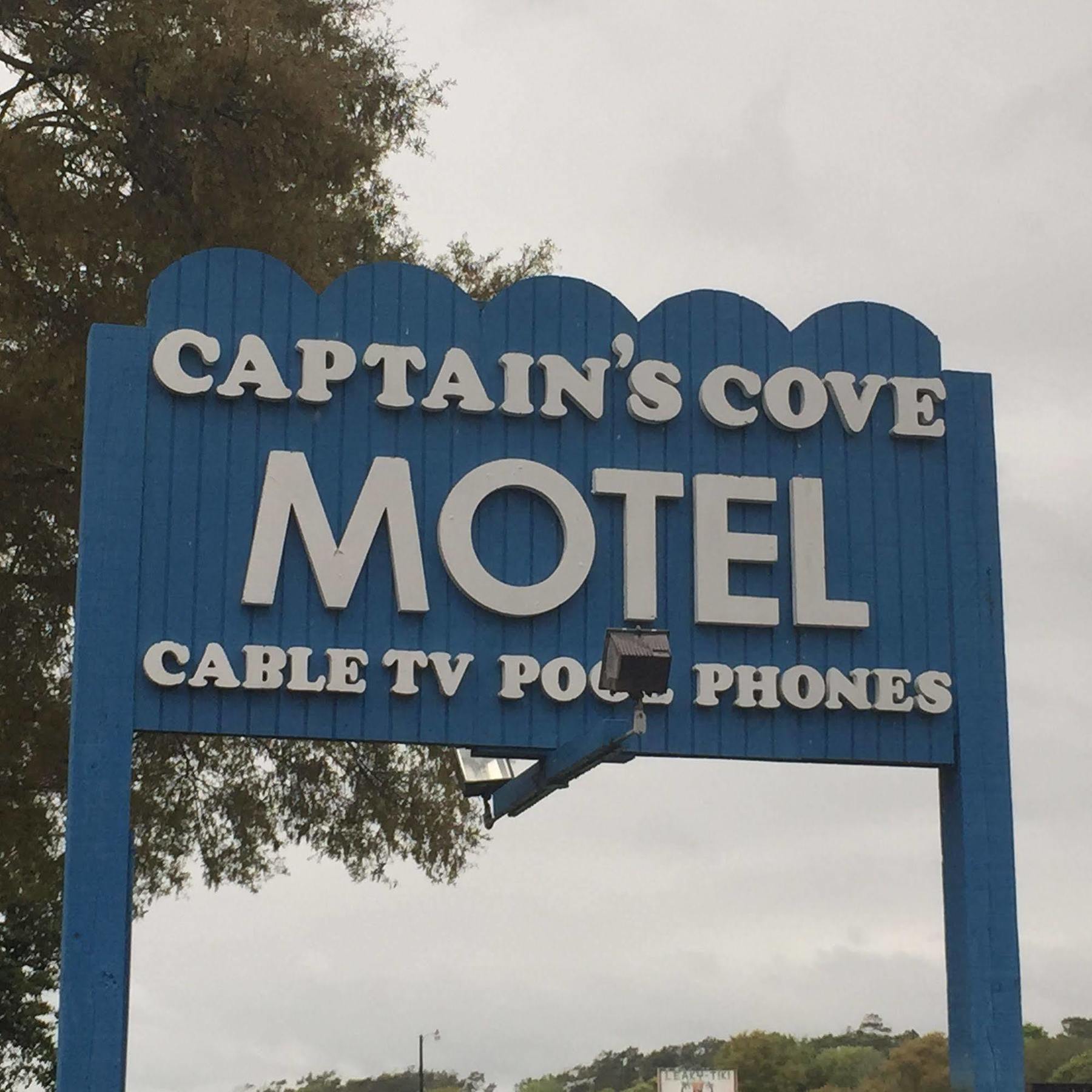 Captain'S Cove Motel 오크 아일랜드 외부 사진